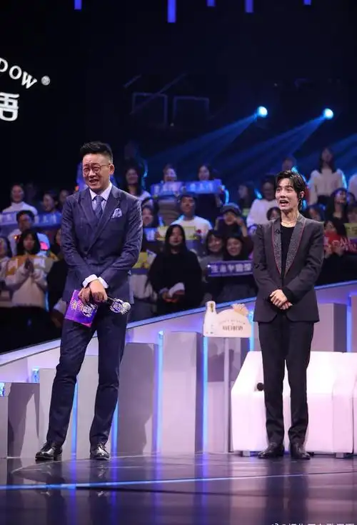 《我们的歌》第三季回归,主持人林海晒嘉宾合照,肖战稳居c位