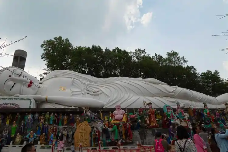 惊讶绵阳居然有如此庞大的睡佛