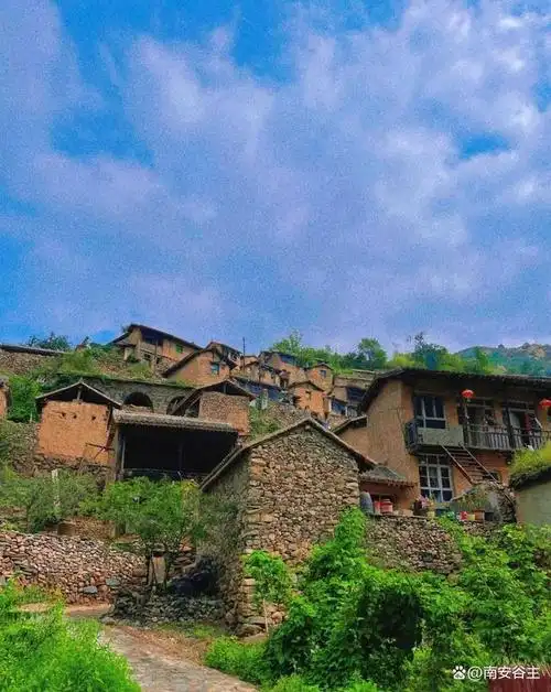 这是位于山西省阳泉市盂县的大汖古村,据传这座古老宁静的古村落早在