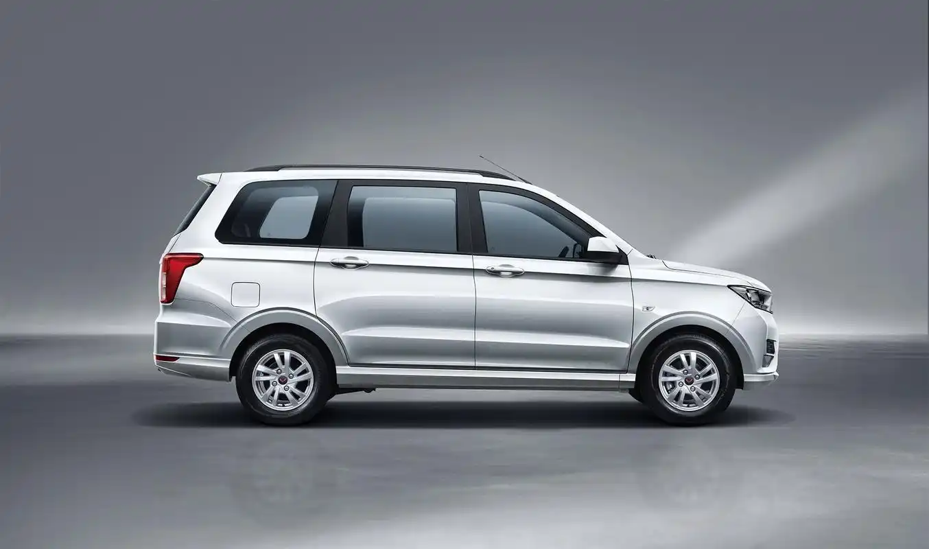 新五菱宏光s官图发布:外观内饰更上档次 9月6日上市