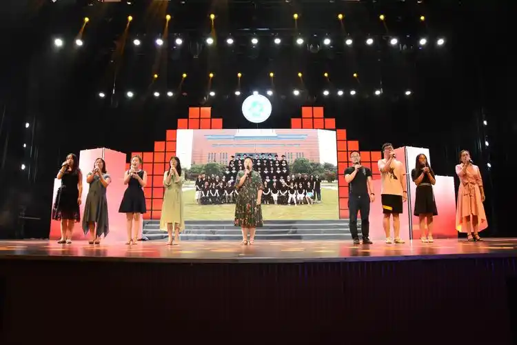 我院举行"一九东情,依旧动情"2019届毕业生晚会