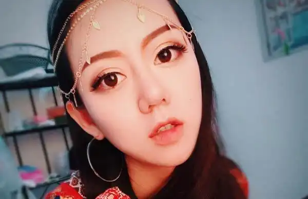 非诚勿扰许思雨个人资料微博 撞脸迪丽热巴相似度90%