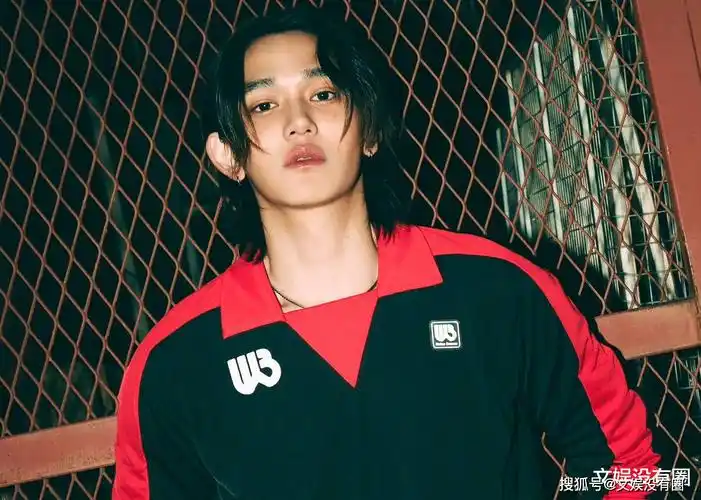 原创粉丝还没他女朋友多lucas黄旭熙fm合照引热议有人嘲讽有人辩解