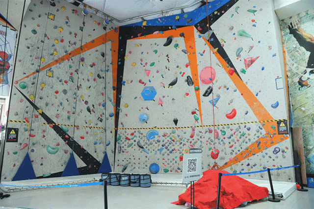 天津又一游玩好去处这家惊险刺激的室内攀岩基地来了让你想上天