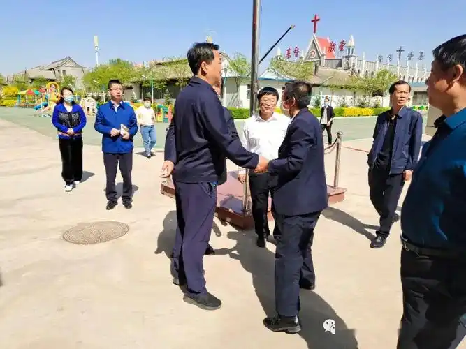 朔城区委书记吴晓斌,区委常委,区委办主任常武权,副区长梁耀文,区教育