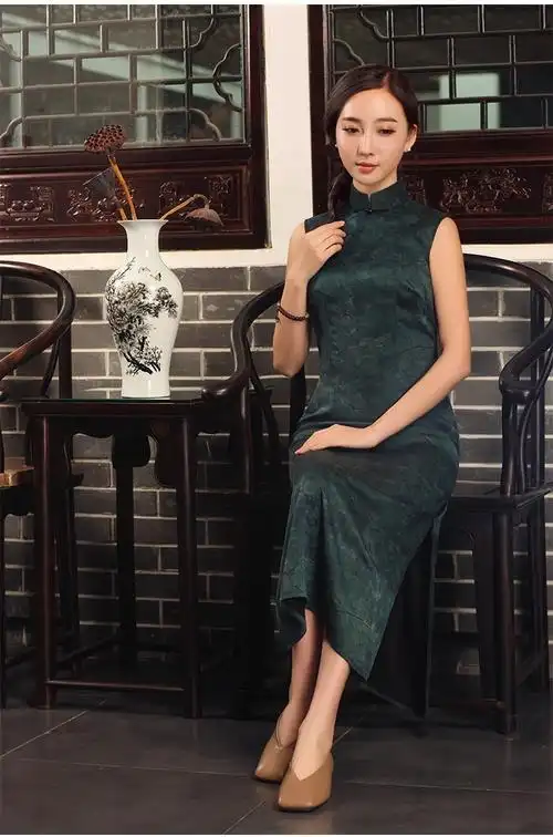 一件墨色的香云纱旗袍,气质出众晋级名媛范!