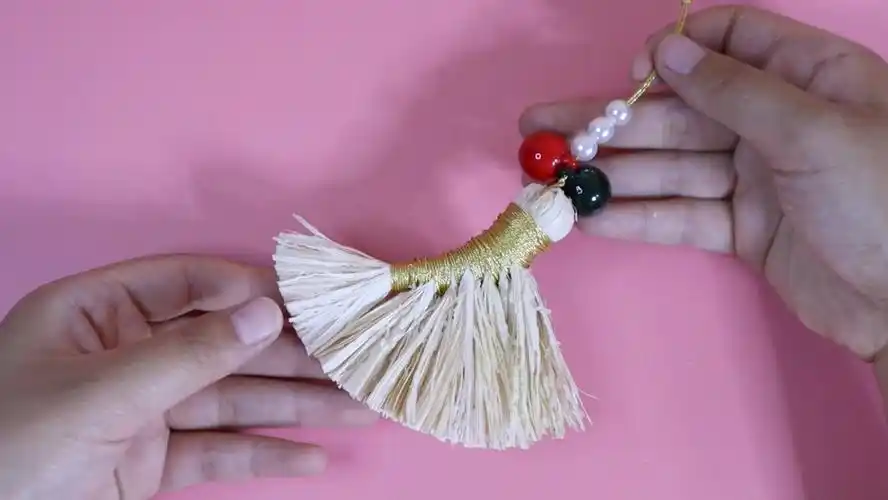 废物利用,玉米皮变身小扫把