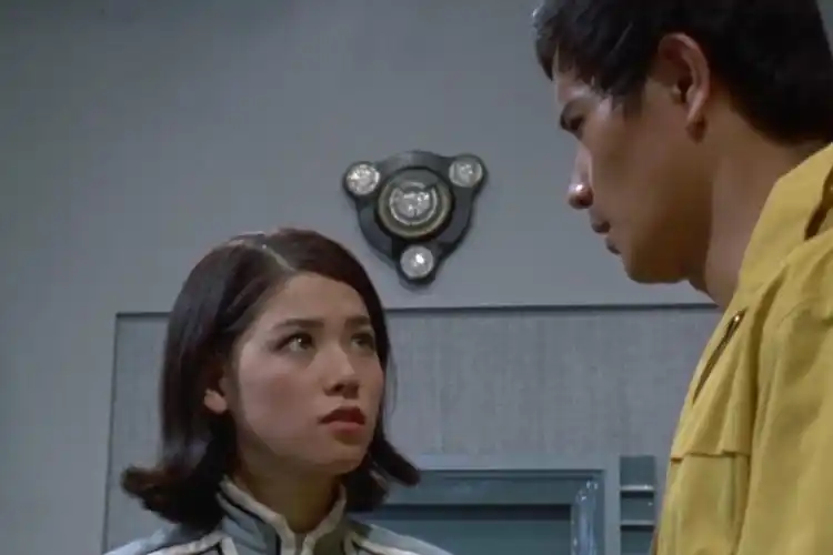 当我们的七爷化作诸星团的身份进入奥特警备队的时候,安奴就表示出了