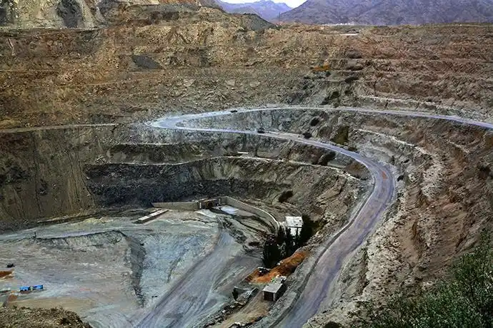 上一页 下一页 作品名称: 老坑一角  作品描述: 拍摄于金川公司露天矿