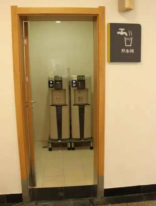 桌椅提升 02 细致周到 开水间提升 新增无障碍洗手间 祝大家新学期