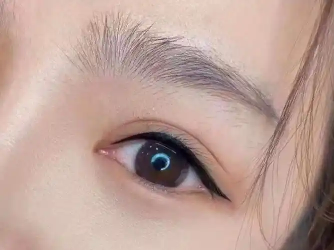 做美瞳线两个月了,中间也有补色一次,现在我都正常化_圈子-新氧美容