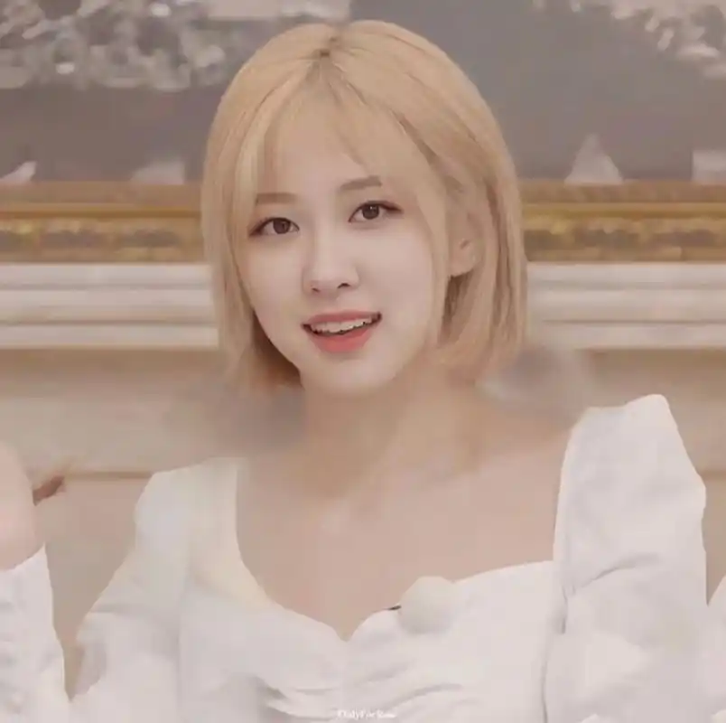 网友p的朴彩英短发,乍一眼看以为是真的,短发的rosé好美!