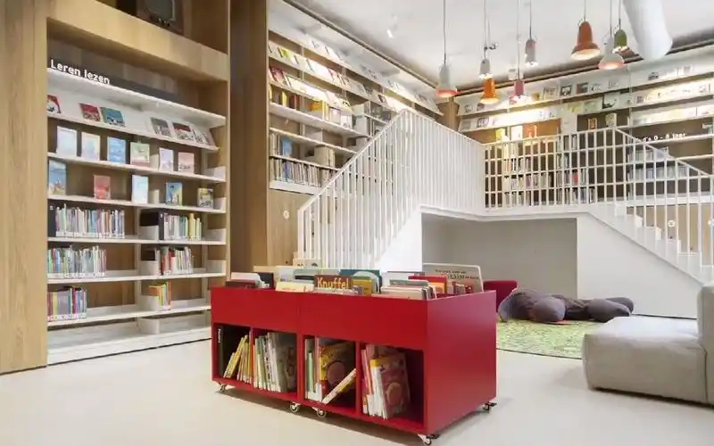 国外的儿童图书馆,看看有你喜欢的吗~~ #国际学校图书馆家具 #儿童