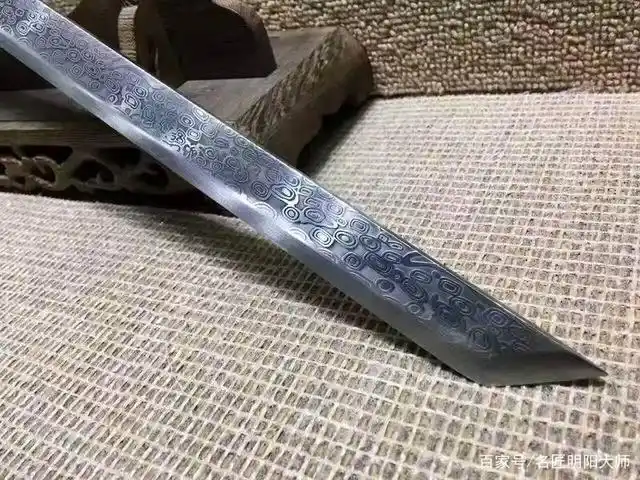 「鉴赏」花梨木环首直刀唐刀