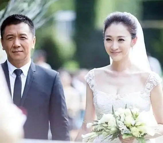 年,39岁嫁给异性闺蜜,给了她5个亿|鄢颇|徐佳|孙东海|赵宝刚_网易订阅