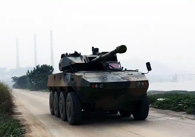 中国版"食人鱼"战车:09式8x8系列轮式装甲车
