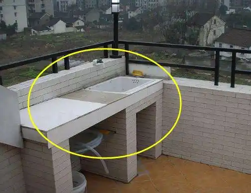 闺蜜家阳台砌了个洗衣池,一开始我笑丑,直到看完才明白实用