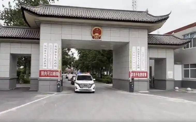 河声|大院可以晒粮,农机手免费就餐,瓦岗寨乡政府举措为何暖人心?