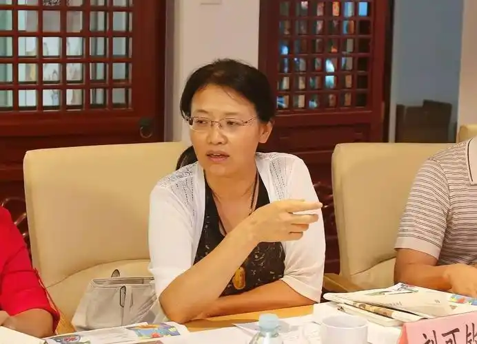 中关村三小校长刘可钦对于互联网游戏或电子产品,家长需要明白一个