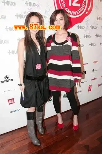 twins美少女最in靴款穿法 - 韩国服装网_www.nzw.cn