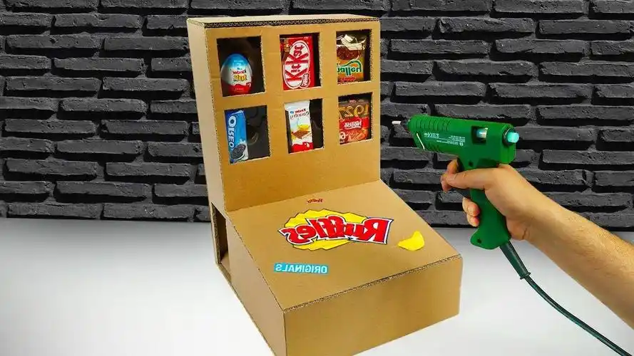 手工达人创意diy,自制纸板"零食售卖机",一弹一个准!