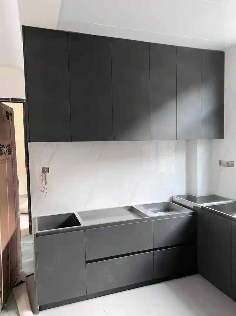 自建房 不锈钢整体橱柜 高级黑#不锈钢橱柜 #实景拍摄效果