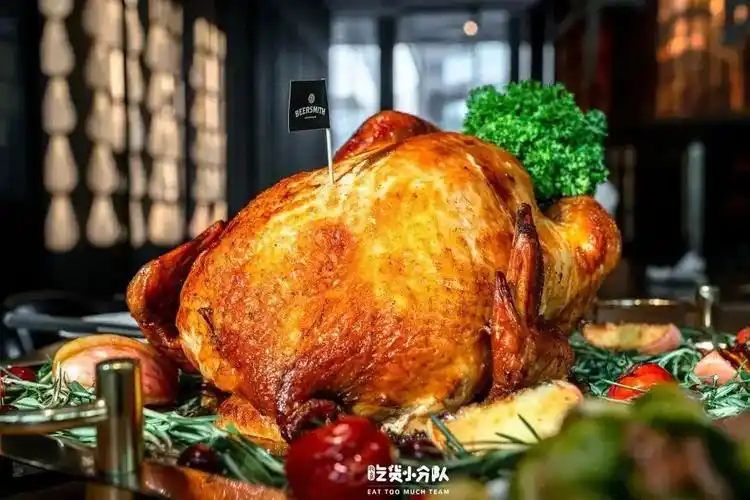 巨型火鸡大餐人均:140元左右地址:二胖家铁锅炖大鹅(青年路店)二胖家