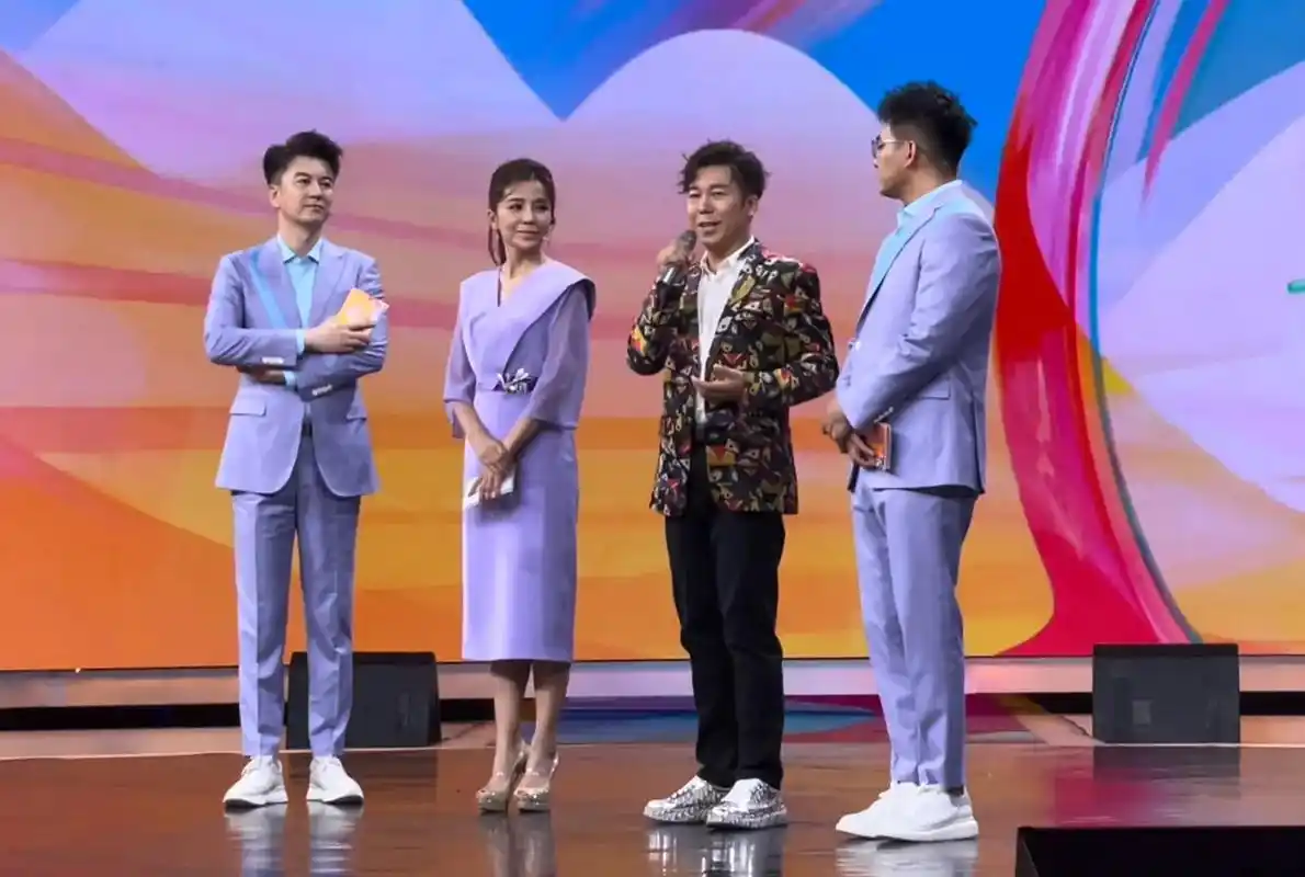 朱迅,#马跃,#宫岩 ,#殷宏杰 !和主持人吉祥三宝的快乐 - 抖音