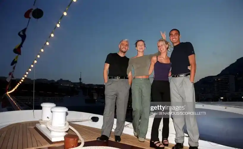 2000年2月26日,22岁的特雷泽盖步入婚姻殿堂