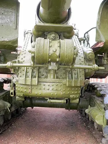 203 毫米榴弹炮 m1931 b4 —— 在附近步行