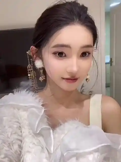 李由整容变形都做的很成功现在美的像尤物纯欲感狠狠拿捏住了羞嗒嗒