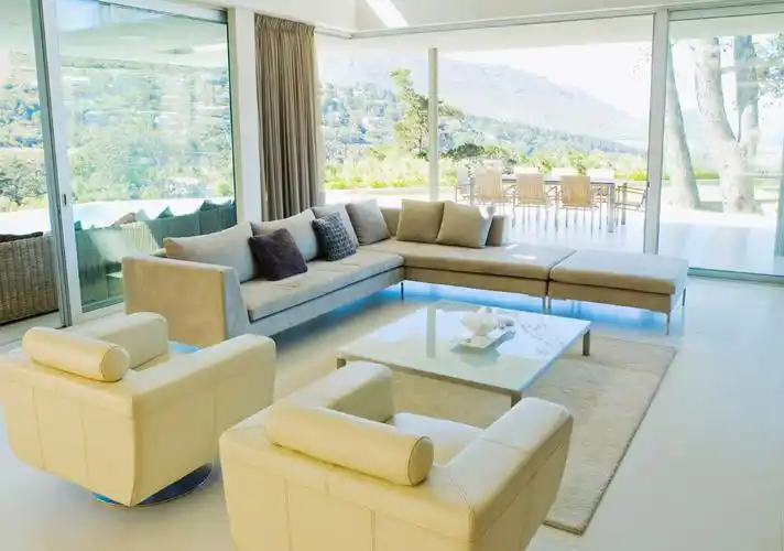 落地窗客厅沙发设计