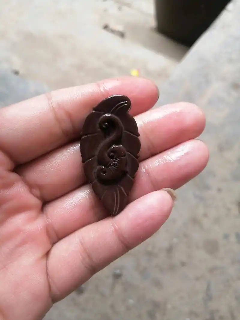 泥石黄蜡石挂件