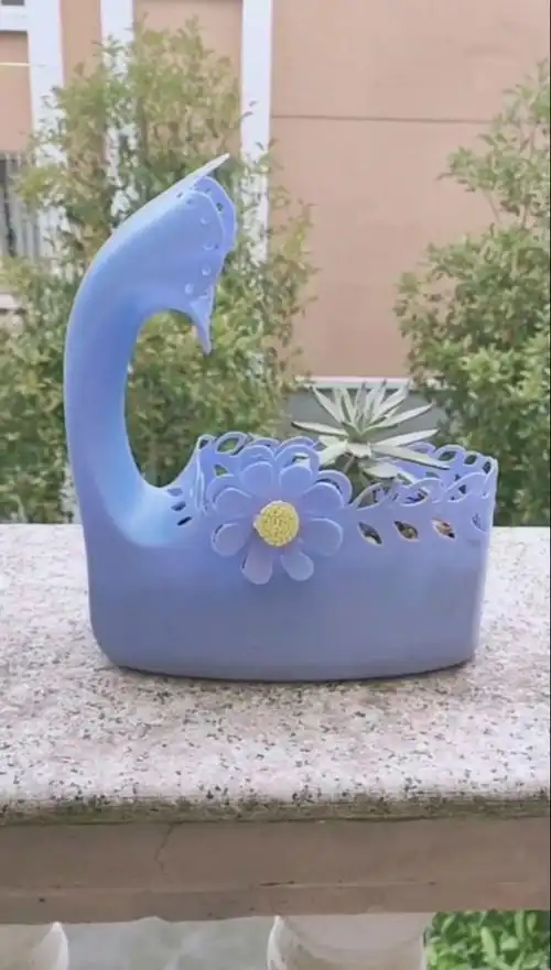 洗衣液瓶巧利用,这样的简单实用型花盆喜欢吗?适合初学者雕刻哦!