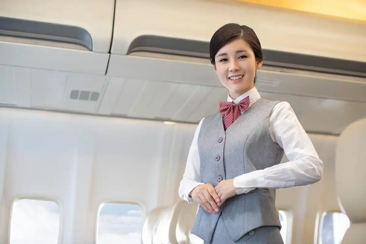 今天,就让我们一起揭开头等舱空姐背后的神秘面纱