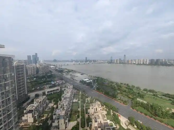 联泰天禧 新出顶楼 带露台 业主诚意出售 已进场装 可随时看