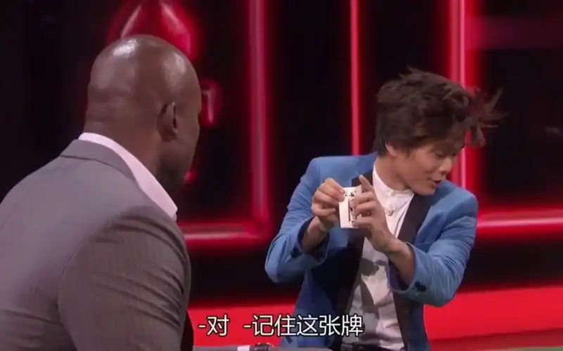 美国达人秀总冠军申林最精彩的扑克牌魔术表演