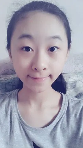 正脸照,没有化妆也没有在手机上美容,用了特效,这样好看吗?