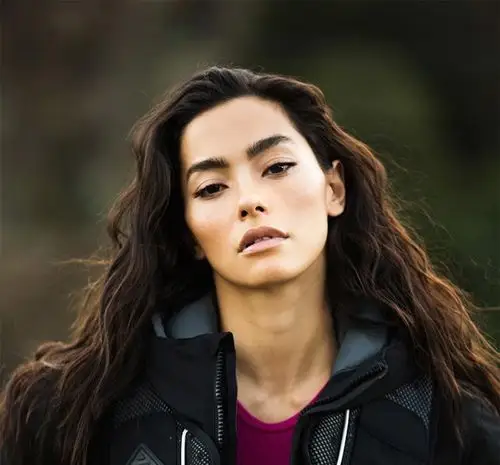 展开全部 中法混血模特:adrianne ho