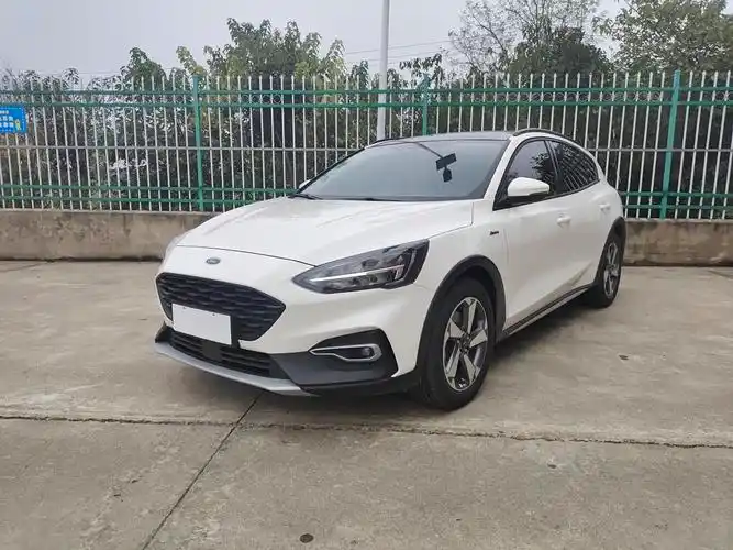 信阳2021年11月福特福克斯2021款两厢ecoboost180自动锋潮型白色手动