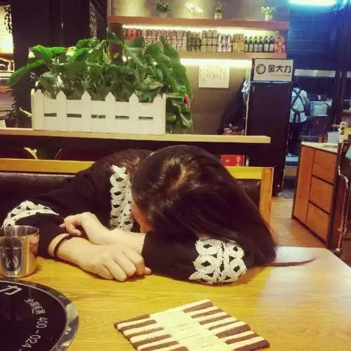 情侣头像,趴着睡.