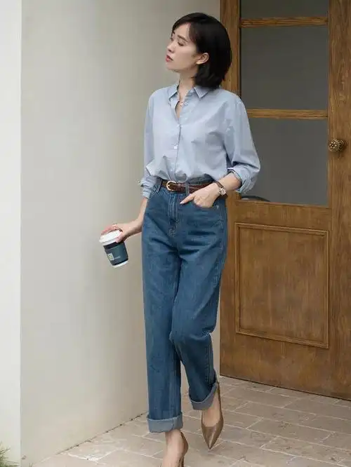 秋季穿浅蓝色衬衫真的好看吗搭配上牛仔裤或西装裤干练大气