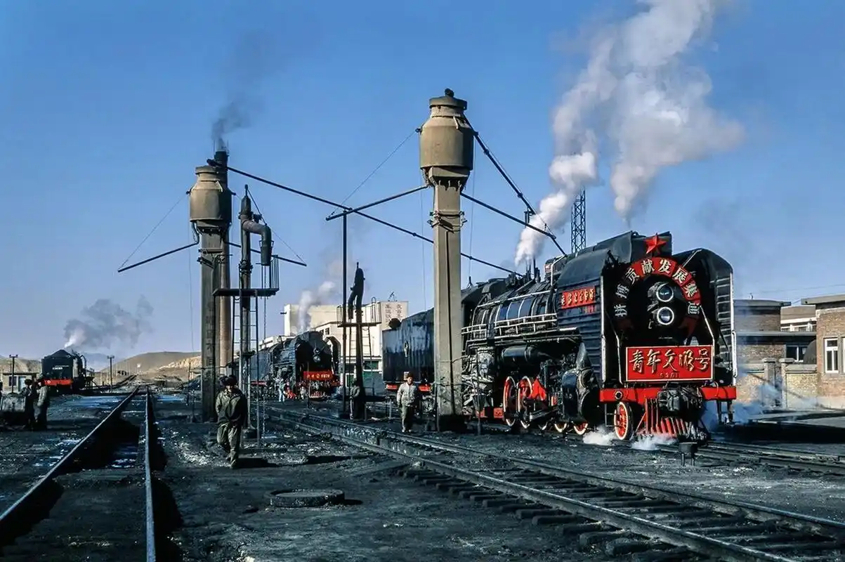 前进型蒸汽机车 前进型蒸汽机车是中国第一种自主设计的干线货运蒸汽