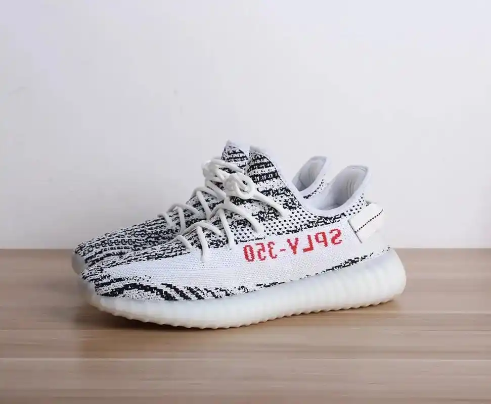 分享:阿迪达斯斑马椰子运动鞋.