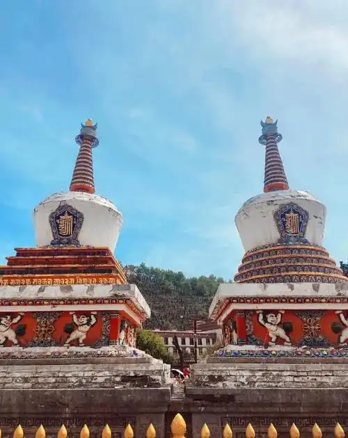 穿藏服打卡青海湖,还能露营看日出和星空