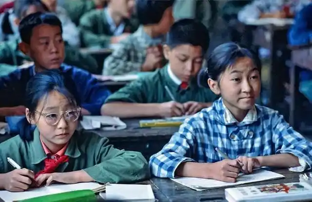 正在上课的小学生 举报/反馈