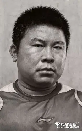 他对精微绘画的探索永无止境_刘斌素描_零二七艺考