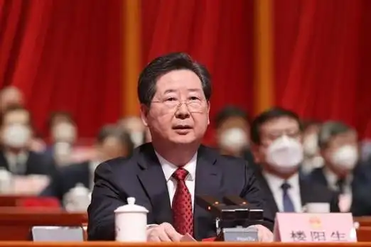 1月17日,在河南省第十四届人民代表大会第一次会议上,省委书记,省