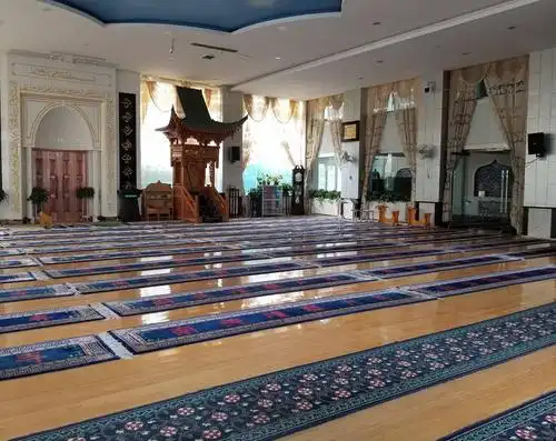 这是我们在甘肃唯一能够入内看一下的清真寺.