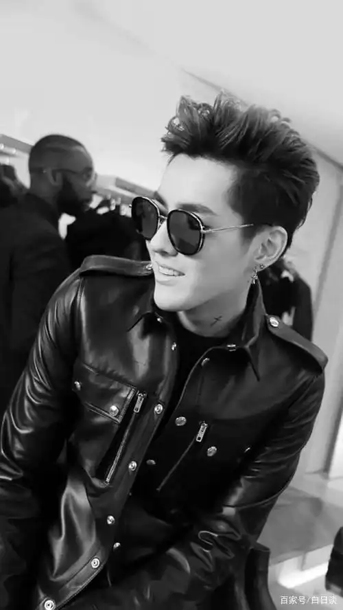 都说吴亦凡笑起来不好看,那是因为你没见过他这些照片!